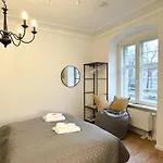Bella - Business&family Ap 2, 100m Zum Konzerteingang Schloss, Parkplatz, Smart Tv, Netflix, Waschmaschine, 24h Checkin, 30 Qm Apartament Ludwigsburg