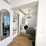 Bella - Business&family Ap 2, 100m Zum Konzerteingang Schloss, Parkplatz, Smart Tv, Netflix, Waschmaschine, 24h Checkin, 30 Qm *