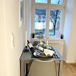 Bella - Business&family Ap 2, 100m Zum Konzerteingang Schloss, Parkplatz, Smart Tv, Netflix, Waschmaschine, 24h Checkin, 30 Qm Ludwigsburg