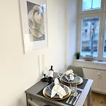 Bella - Business&family Ap 2, 100m Zum Konzerteingang Schloss, Parkplatz, Smart Tv, Netflix, Waschmaschine, 24h Checkin, 30 Qm