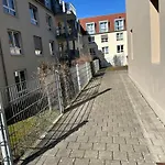 Apartament Bella - Business&family Ap 2, 100m Zum Konzerteingang Schloss, Parkplatz, Smart Tv, Netflix, Waschmaschine, 24h Checkin, 30 Qm