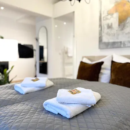 Apartmán Bella - Business&family Ap 2, 100m Zum Konzerteingang Schloss, Parkplatz, Smart Tv, Netflix, Waschmaschine, 24h Checkin, 30 Qm Ludwigsburg