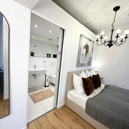 Bella - Business&family Ap 2, 100m Zum Konzerteingang Schloss, Parkplatz, Smart Tv, Netflix, Waschmaschine, 24h Checkin, 30 Qm Ludwigsburg