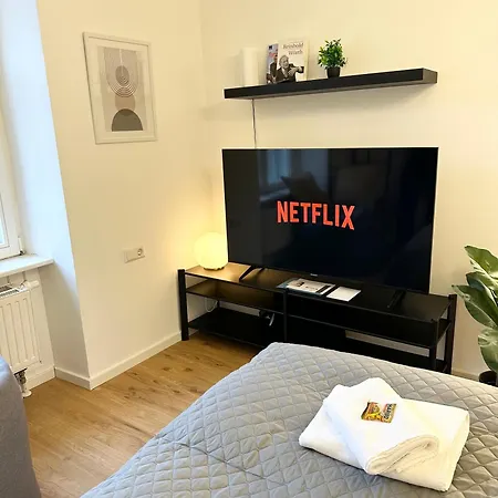 Bella - Business&family Ap 2, 100m Zum Konzerteingang Schloss, Parkplatz, Smart Tv, Netflix, Waschmaschine, 24h Checkin, 30 Qm アパート ルートヴィヒスブルク