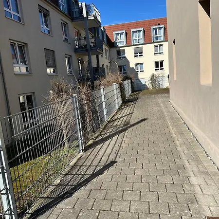 アパート Bella - Business&family Ap 2, 100m Zum Konzerteingang Schloss, Parkplatz, Smart Tv, Netflix, Waschmaschine, 24h Checkin, 30 Qm